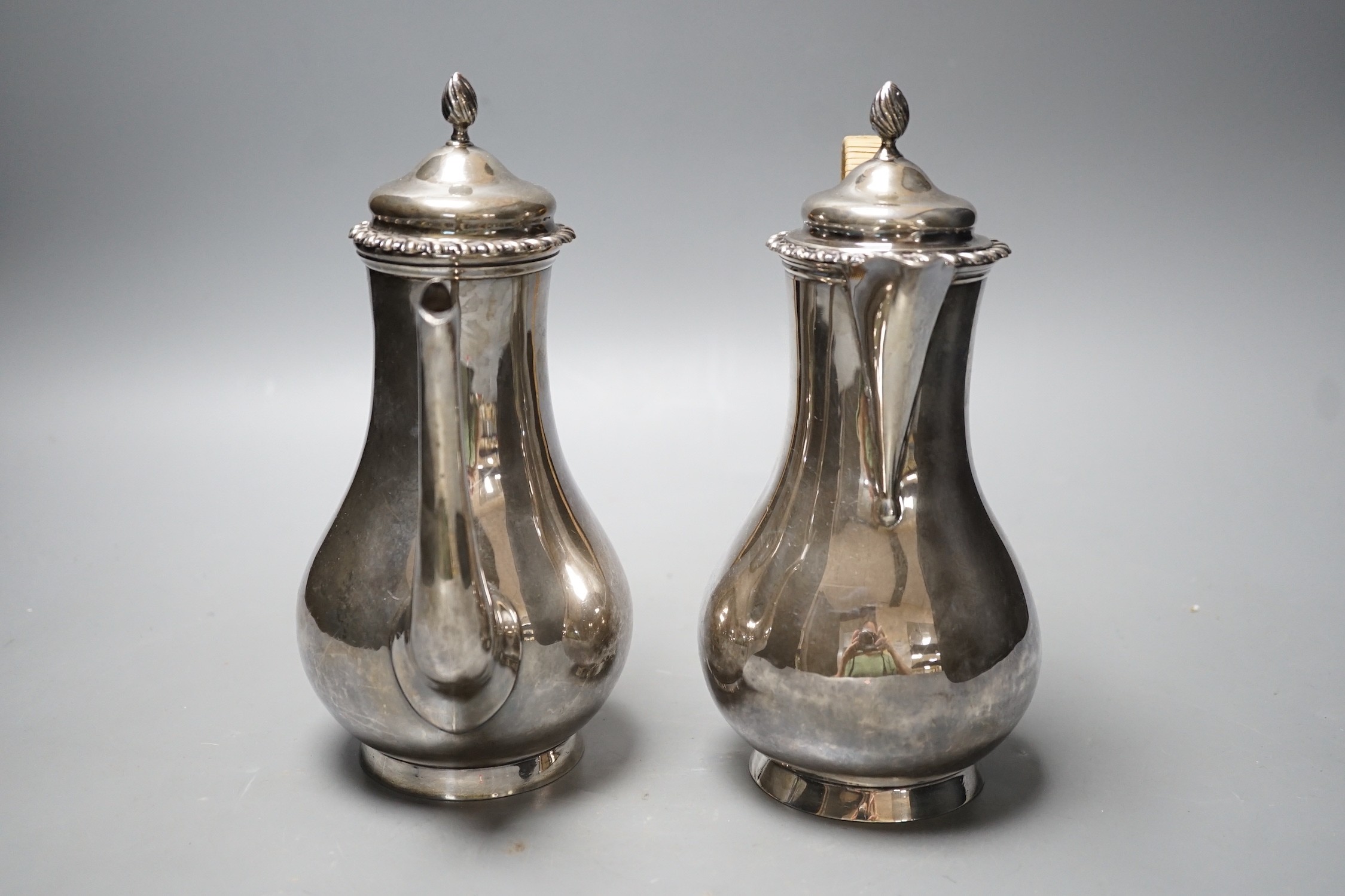 A matched early 20th century silver cafe au lait pair, London, 1900 & 1903, one by Edward Charles Purdie, height 21cm et infra, gross weight 31.1oz.